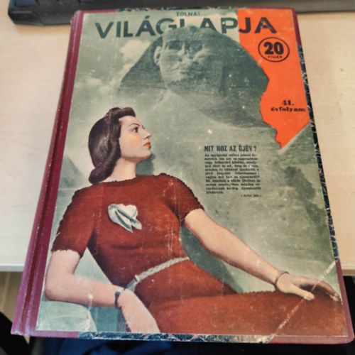 Tolnai Vil�glapja 12db egybe k�ttetve: 1939. j�lius 19, augusztus 9, november 22 �s 29, december 6 - 13 - 20 - 27, 1940 / janu�r: 3-10-17-24-31, febru�r 7 - 14 - 21, m�rcius 6 - 13 - 20 - 27, j�lius 3.