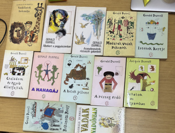 Gerald Durrell - Gerald Durrell 11 k�nyve �s Jacquie Durrell: �llatok az �gyamban. G.D. 11 : Vad�llatok bolondja, �llatkert a poggy�szomban, Aranydenev�rek r�zsasz�n galambok, Madarak vadak rokonok, Istenek kertje, Csal�dom �s egy�b �llatfajt�k, A haha
