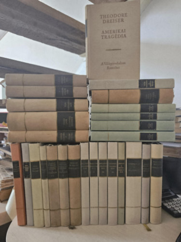 Jean De La Fontaine, Cao Hsz�e-Csin, Heinrich Mann, Walter Scott, Emily Bronte, Fjodor Mihajlovics Dosztojevszkij, Aragon Louis, Mihail Solohov, Honor� de Balzac, Nathaniel Hawthor Theodore Dreiser - 19db m�, 27 k�tetben a Vil�girodalom remekei sorozatb�l, K�NYVMENT� AJ�NLAT: Amerikai trag�dia+ Effi Briest+ A v�r�s szoba �lma+ IV. Henrik I-IV+ Ivanhoe+ �v�lt� szelek+ A f�lkegyelm�+ A b�zeli harangok+ A csendes don I-IV+ Kurtiz�n