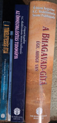 A Bhagavad-gita + Az önmegvalósítás tudománya + A tökéletes jóga + A tökéletesség útja ( 4 db könyv )