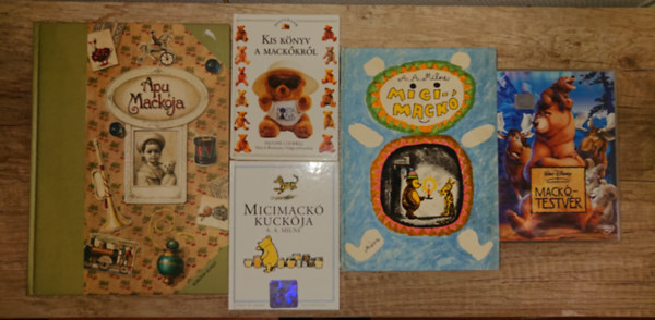 Walt Disney A. A. Milne - 4 kedves gyerekk�nyv mack�kr�l + aj�nd�k Mack�testv�r (DVD): Micimack�, Micimack� kuck�ja, Kis k�nyv a mack�kr�l, Apu mack�ja + aj�nd�k DVD