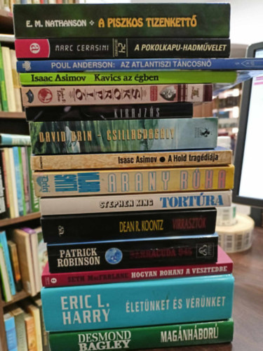Stephen King, Dean R. Koontz, E. M. Nathanson, Marc Cerasini, Paul Anderson, Stephen D. Sullivan, David Brin, Wilbur Smith, Patrick Robinson, Seth MacFarlane, Eric L. Harry, Desmond Bagl Isaac Asimov - KNYVMENT AJNLAT, 15db. Szrakoztat irodalom. A piszkos tizenkett +A Pokolkapu-hadmvelet +Az atlantiszi tncosn+ Kavics az gben+ Skorpi +Kirajzs+ Csilagdagly+ A Hold tragdija+ Arany rka+ Tortra+ Virrasztk+ Barracuda 9