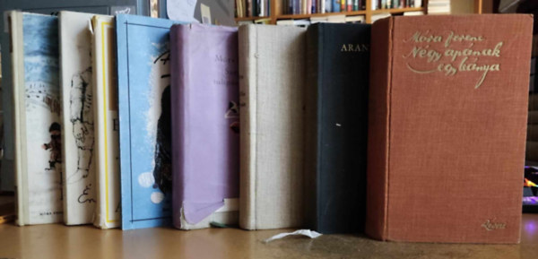 Móra Ferenc - 8 db Móra Ferenc: A csaló; Aranykoporsó; Beszélgetés a ferdetoronnyal/Túl a palánkon; Ének a búzamezőkről; Kincskereső kisködmön; Négy apának egy leánya; Sokféle/Egy cár, akit várnak; Szegedi tulipános láda