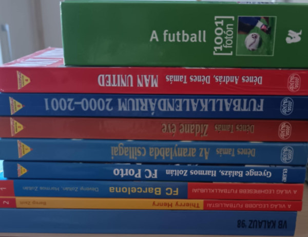 Labdargs - 9db  futball knyv  - A futball 1001 fotn - Zidane ve - Futballkalendrium - Vb kalauz - Az aranylabda csillagai - Thierry Hennry - FC Barcelona - FC Porto - Man United