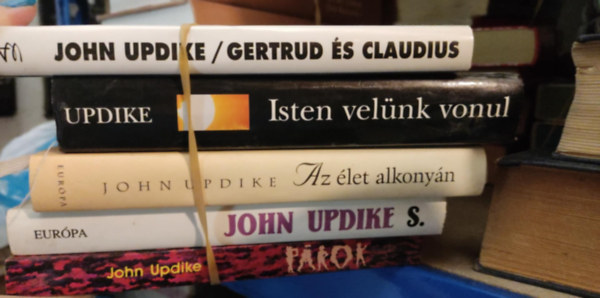 John Updike - John Updike csomag (5 k�tet): Gertrud �s Claudius + Isten vel�nk vonul + Az �let alkony�n + S. + P�rok