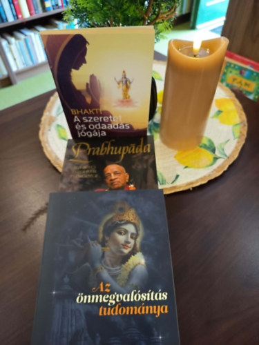 Satsvarupa Dasa Goswami, A. C. Bhaktivedanta Swami Praphupáda A.C. Bhaktivedanta Swani - Vallás könyvcsomag 3 darabos: Az önmegvalósítás tudománya, Prabhupáda - Egy bölcs ember élete és öröksége, Bhakti - A szeretet és odaadás jógája