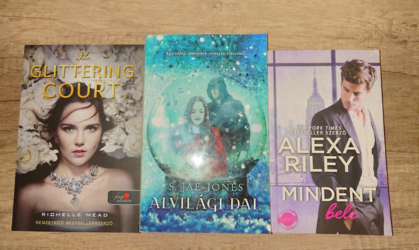 3 remek YA reg�ny: Glittering Court, Alvil�gi dal, Mindent bele