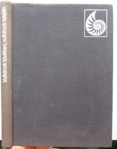 Erdélyi-Sugár-Zsebeházy - Vulkánok tövében, vulkánok tetején