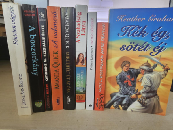 Heather Graham, Catherine Millet, Amanda Quick, Cole Allan-Bunch Chris, Fr�d�ric Lasaygues, Vicki L. Thompson Jayne Ann Krentz - Jamie Denton - 9db romantika, K�NYVMENT� AJ�NLAT: F�ktelen v�gyak+ A boszork�ny+ Catherine M. szexu�lis �lete+ A vakmer�+ Mire �jf�lt �t az �ra+ A szabads�g l�nya+ Egym�s b�r�ben+ K�k �g, s�t�t �j+ Hajnali lovagl�s- Egy �temre