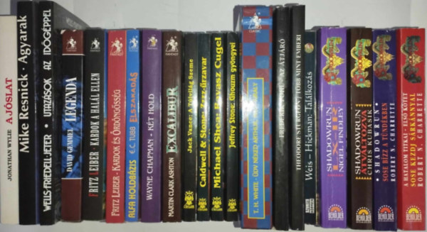 35 DB. SCI-FI KTET: 1.	SHADOWRUN LX-IR 2.	SHADOWRUN TVLTOZVA 3.	SHADOWRUN SOSE BZZ A TNDKBEN 4.	SHADOWRUN SOSE KEZDJ SRKNNYAL 5.	WEIS - HICKMAN TALLKOZS 6.	FREDERIK POHL AZ TJR 7.	THEODORE STURGEON TBB MINT EMBERI