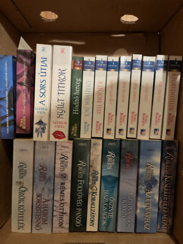 Nora Roberts - 22 db Nora Roberts kötet