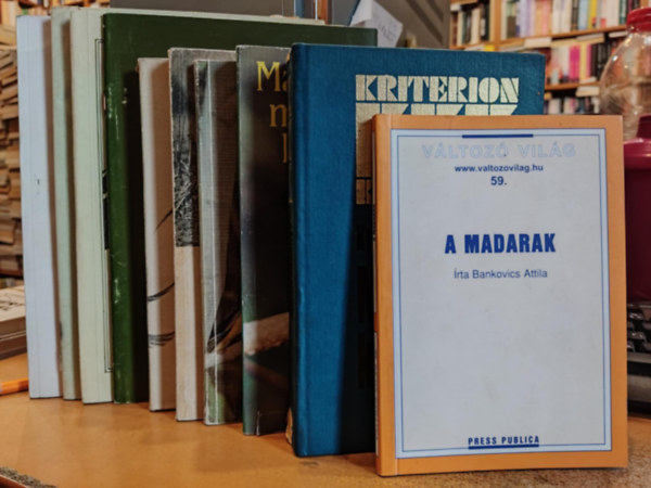 Kelemen Attila, Haraszthy Lszl, Dnes Jnos, Marin Mikls, Herman Ott, Dr. Sterbetz Istvn, Mihly Lszln-Oppelcz va, Dr. Keve Andrs, Krpti Lszl Bankovics Attila - 10 db madarak: A madarak; Madaras knyv; Magyarorszg madarainak hatrozja; Hzunk, kertnk madarairl; A Dl-Alfld madrvilga; Arany, Tompa, Petfi s a npklts madrvilga; Vadszhat madaraink 6.